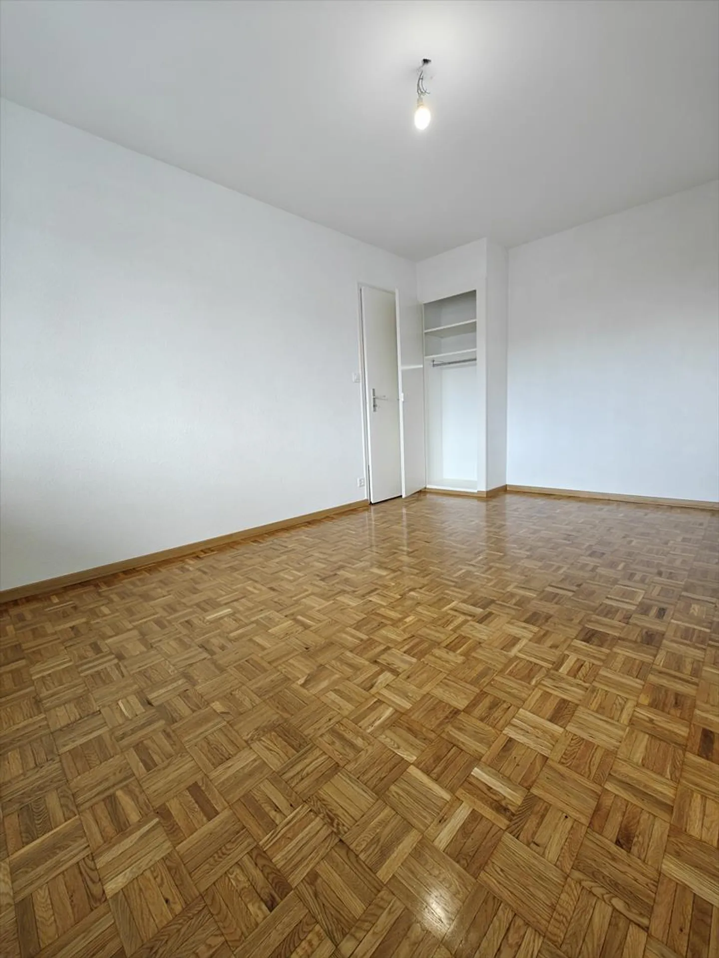 1.5 Room Apartment - Photo 2 of 8