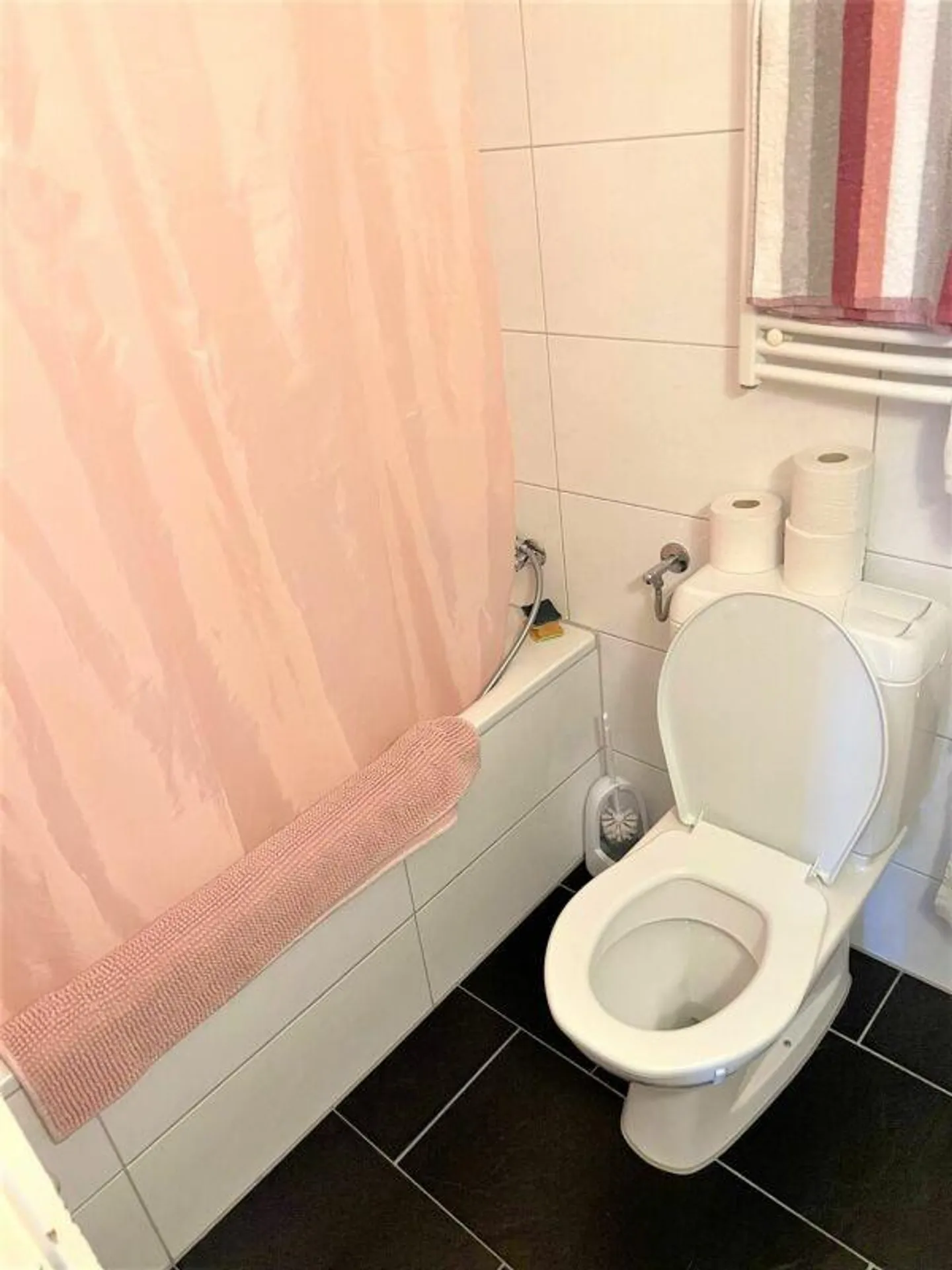 Wundervolle Wohnung an ruhiger Lage, viel Platz, offener Küche, tol... - Foto 7 von 11