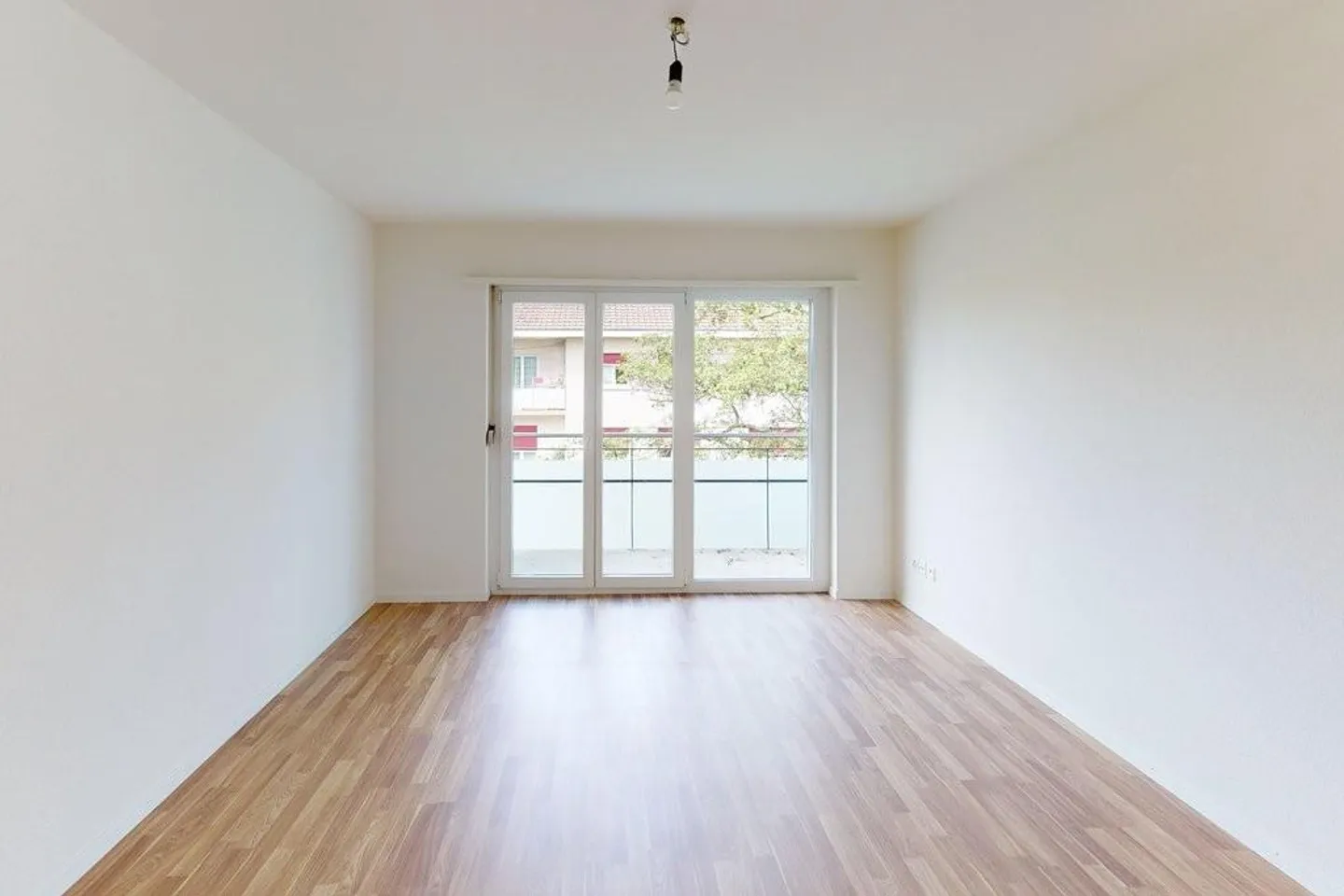 Helles Apartment mit Balkon - Foto 3 von 10