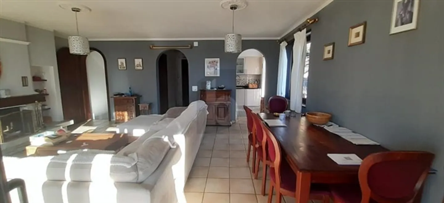 Charmantes Freistehendes Haus mit Garten - Foto 3 von 6