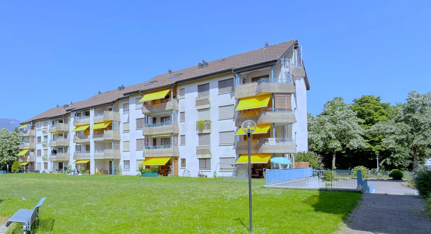 Large Renovated 5.0 Maisonette Apartment with Balcony in a Quiet Location Solothurn - Photo 2 of 22