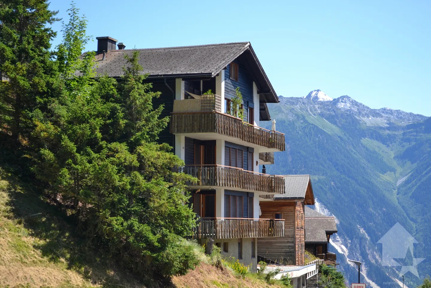 Wunderschöne Wohnung 4,5 von 100m2 mit 1 zusätzlichem Schlafzimmer im Keller - Foto 1 von 13