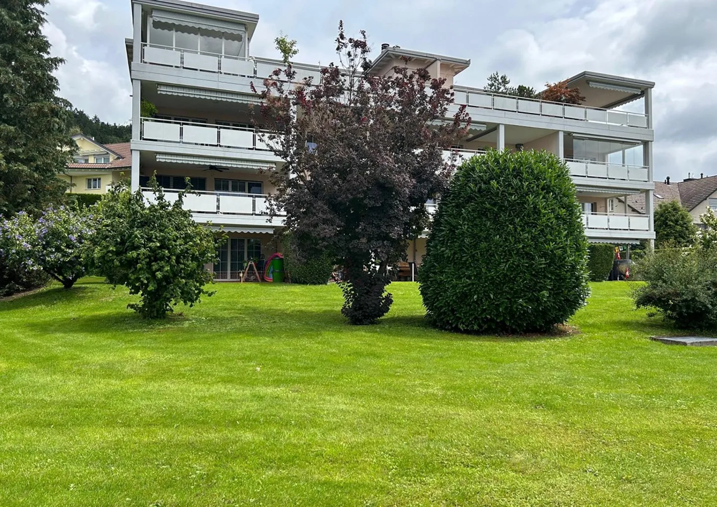 Appartement au rez-de-chaussée dans un emplacement calme - Photo 2 sur 13