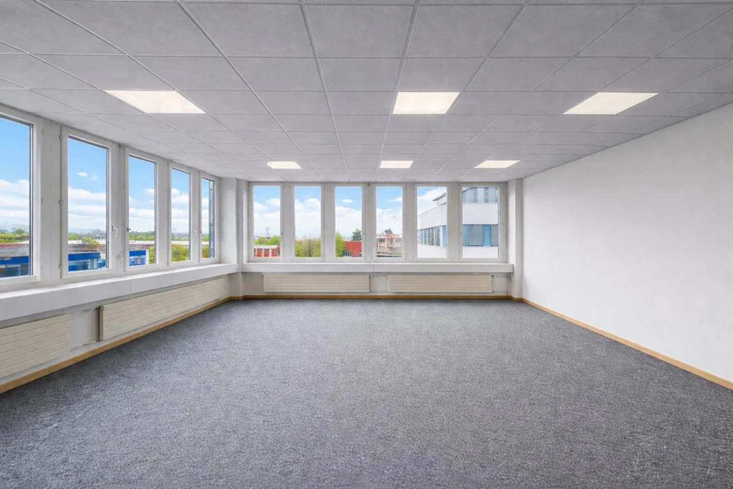 Bright corner office with kitchenette - Available from 01.06.2027! - Photo 1 of 6