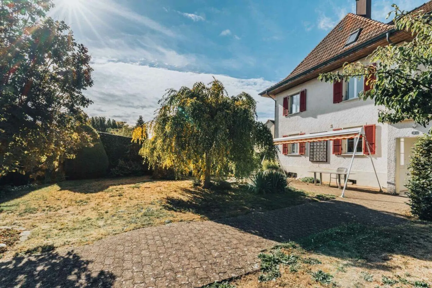 Maison individuelle de 7 pièces avec jardin et beaucoup de possibilités d'aménagement - Photo 2 sur 18