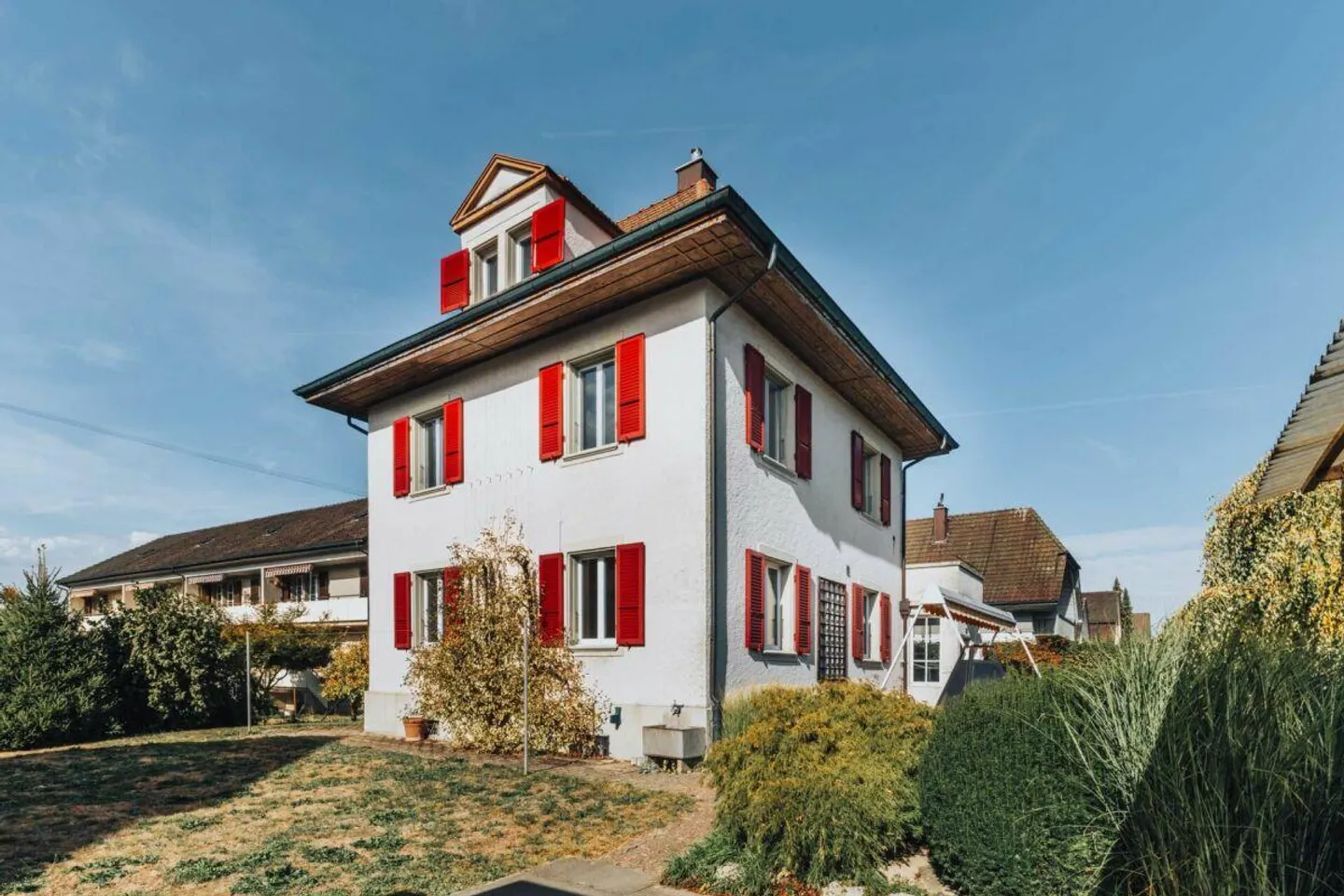 Maison individuelle de 7 pièces avec jardin et beaucoup de possibilités d'aménagement - Photo 3 sur 18