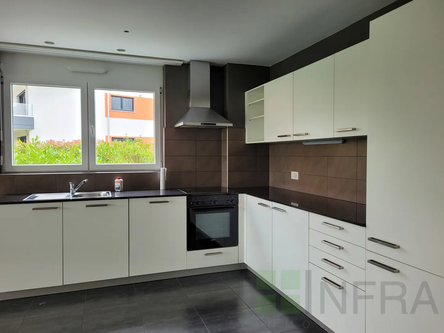 4,5-Zimmer-Wohnung von 107 m2 im 2. Stock mit Aufzug - Foto 1 von 8