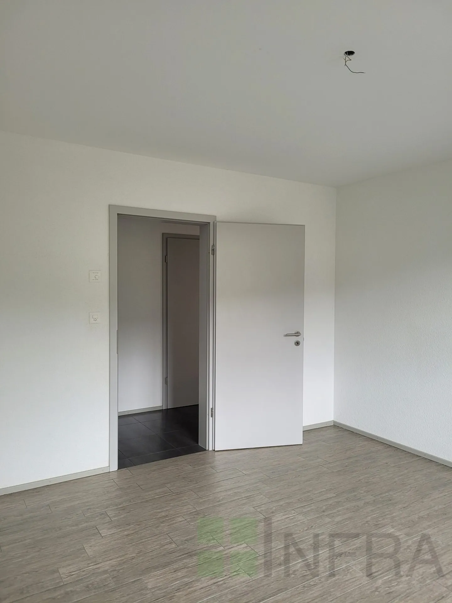 4,5-Zimmer-Wohnung von 107 m2 im 2. Stock mit Aufzug - Foto 2 von 8