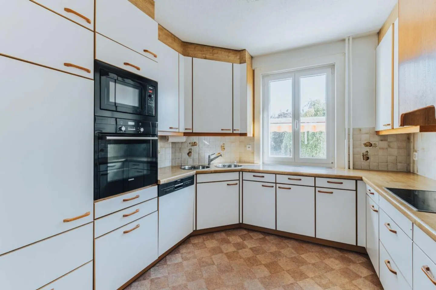 Maison individuelle de 7 pièces avec jardin et beaucoup de possibilités d'aménagement - Photo 7 sur 18