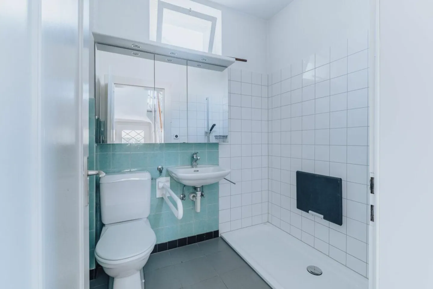 Maison individuelle de 7 pièces avec jardin et beaucoup de possibilités d'aménagement - Photo 10 sur 18