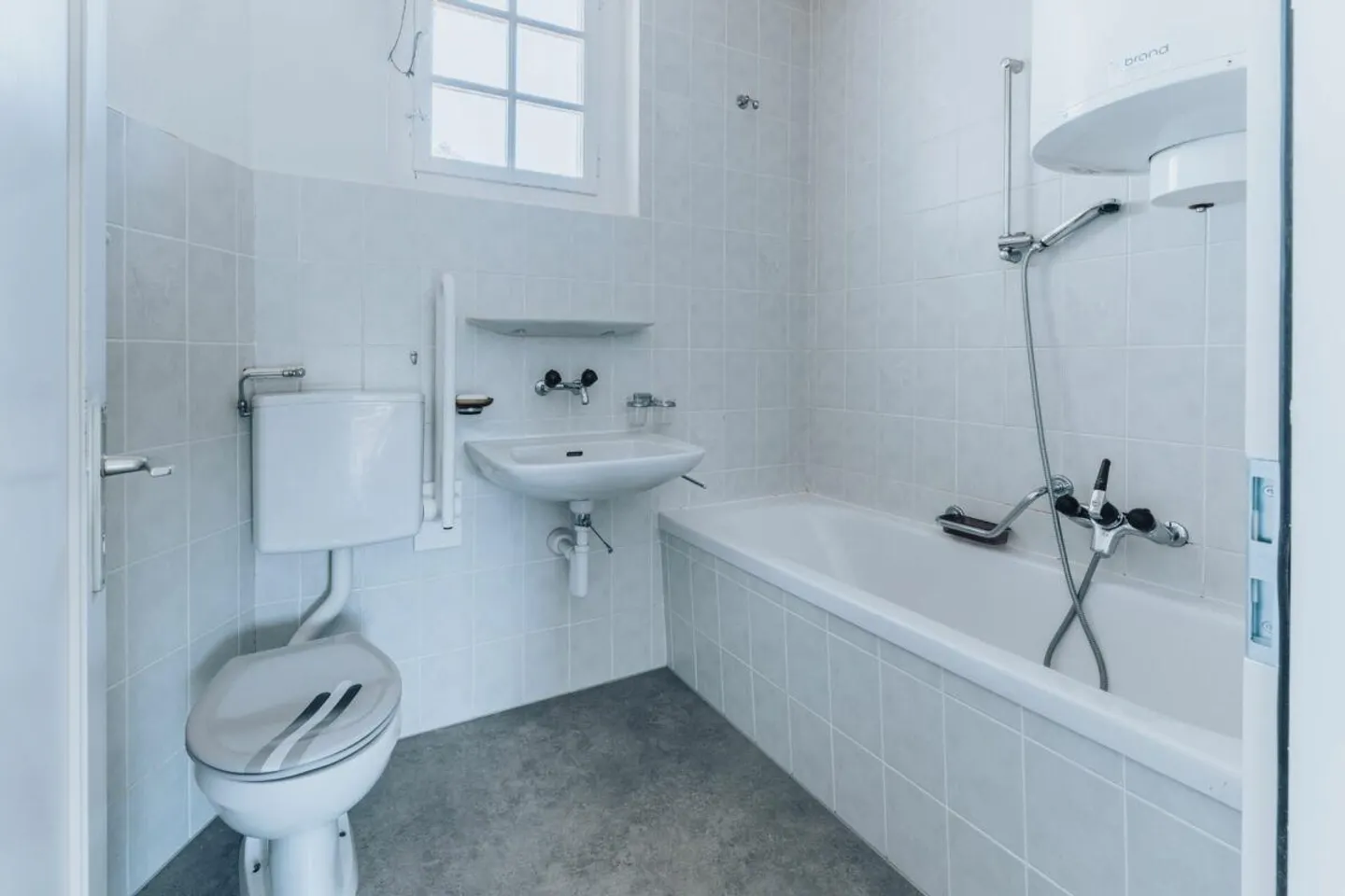 Maison individuelle de 7 pièces avec jardin et beaucoup de possibilités d'aménagement - Photo 15 sur 18
