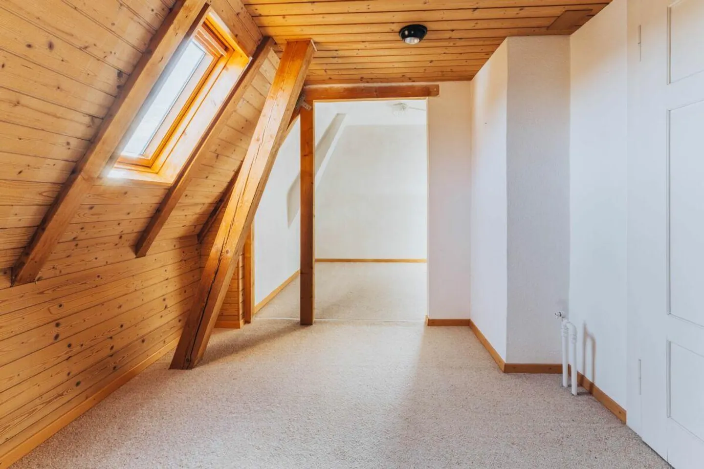 Maison individuelle de 7 pièces avec jardin et beaucoup de possibilités d'aménagement - Photo 16 sur 18