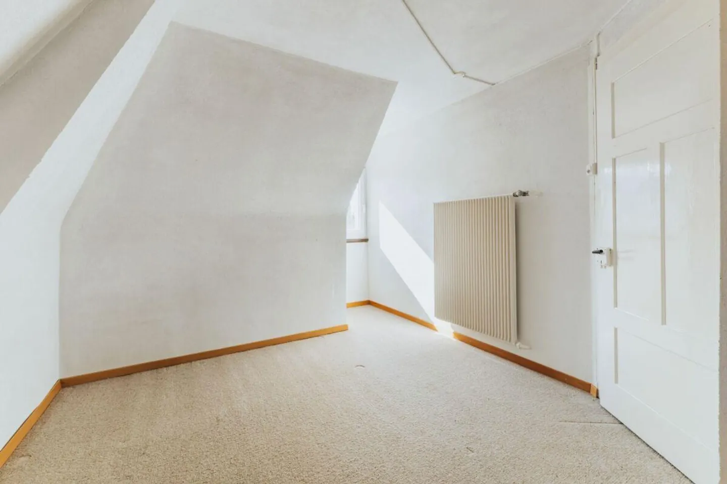 Maison individuelle de 7 pièces avec jardin et beaucoup de possibilités d'aménagement - Photo 17 sur 18