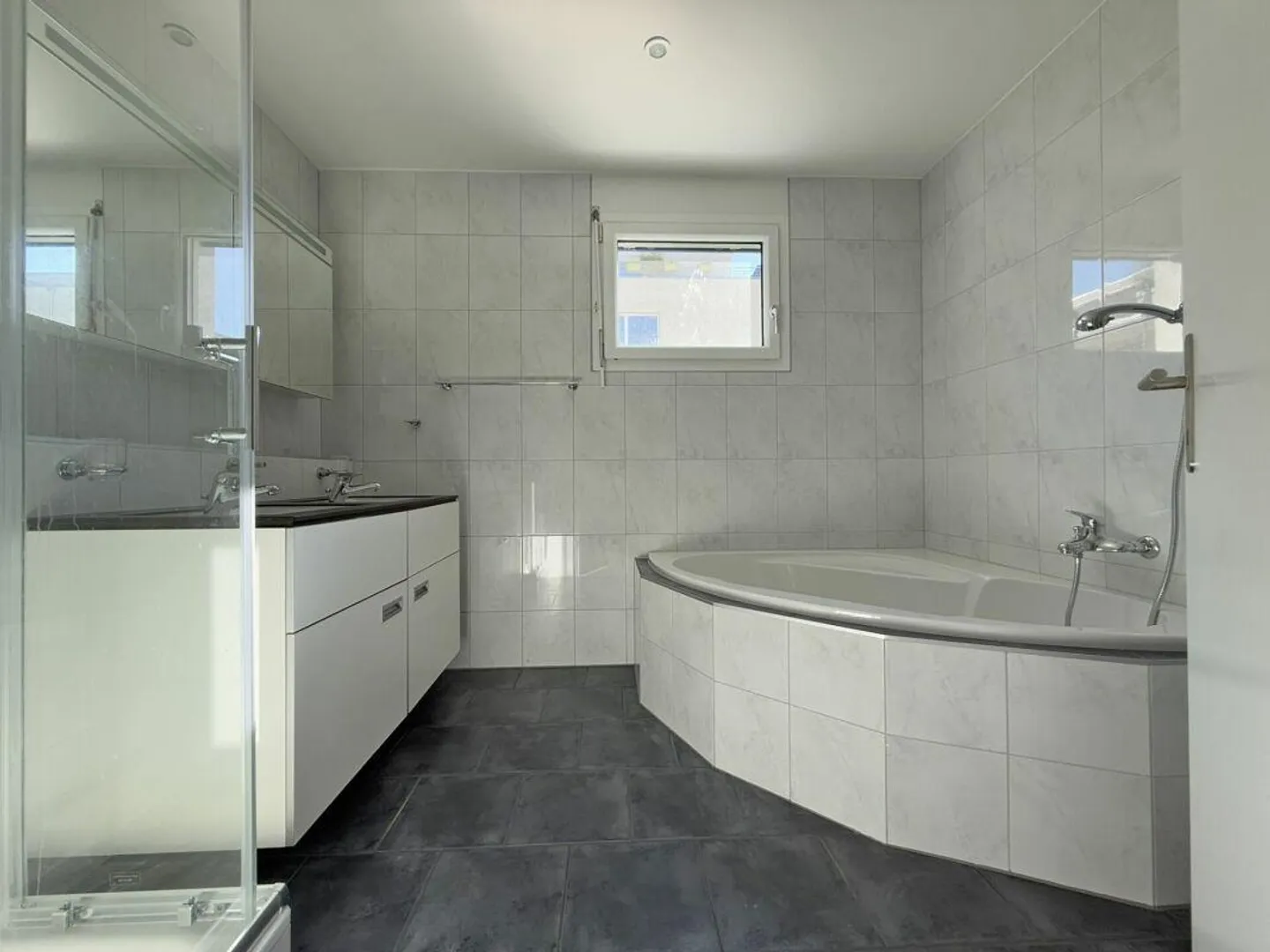 Maison de ville de 6,5 pièces dans un quartier résidentiel calme - Photo 7 sur 11