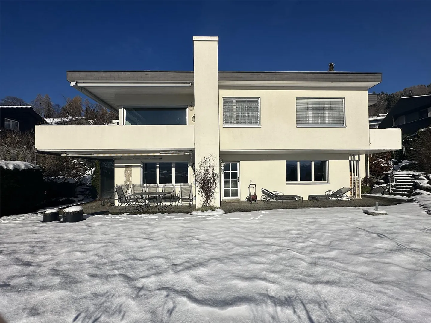 Casa unifamiliare soleggiata con vista panoramica - Foto 2 di 6