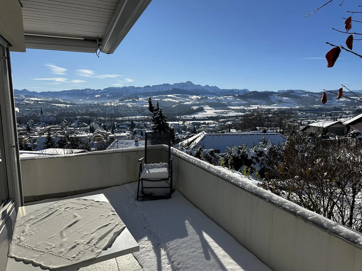 Casa unifamiliare soleggiata con vista panoramica - Foto 3 di 6