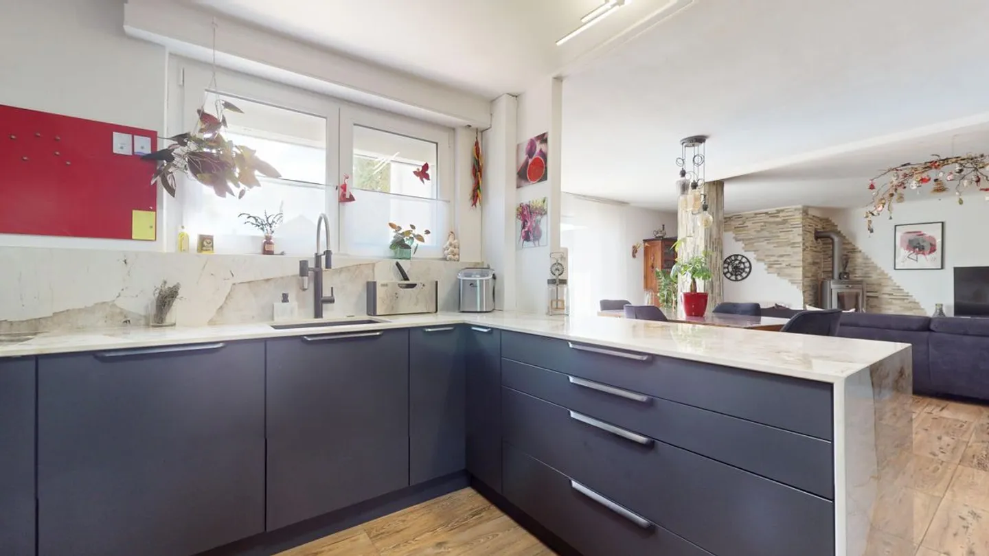 6-room house - Photo 5 of 13