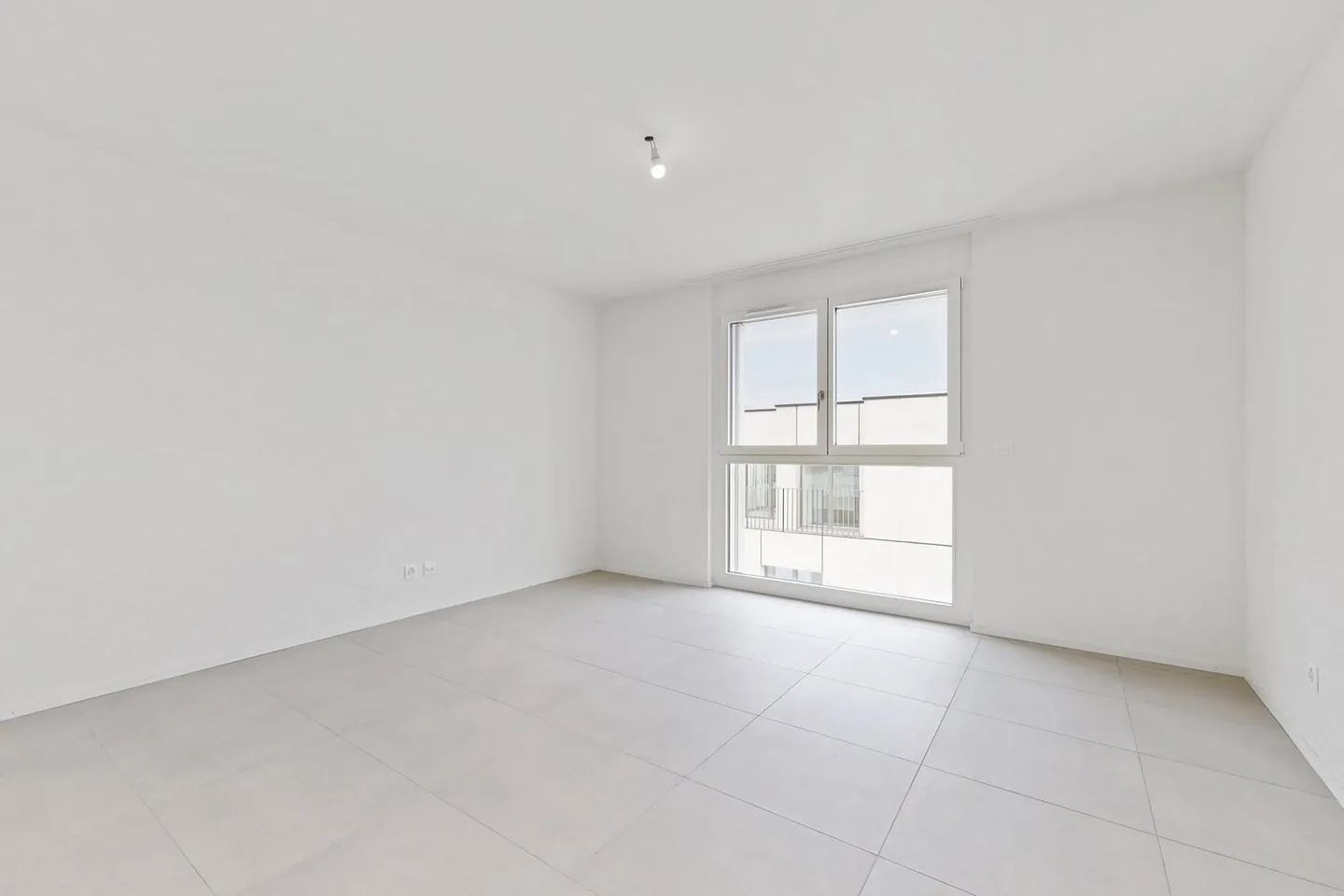 Apartment with 3.5 rooms on the 5th floor in Chêne Park in Renens - Photo 3 of 6