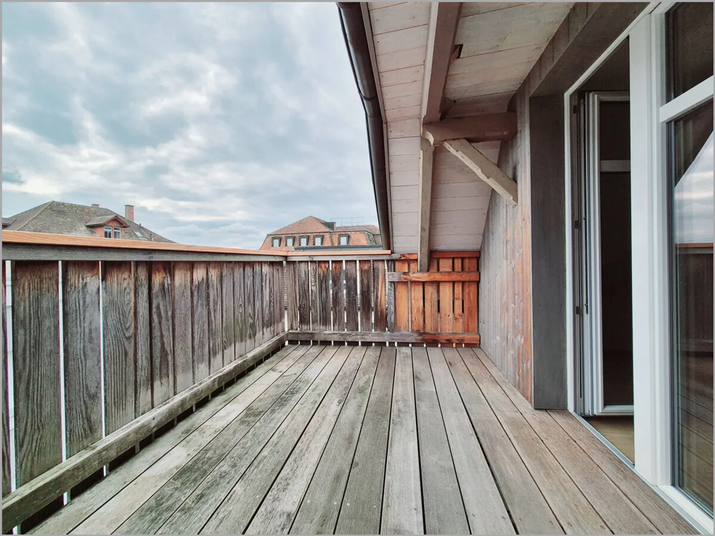 Charming 2.5-Room Penthouse - Photo 1 of 7