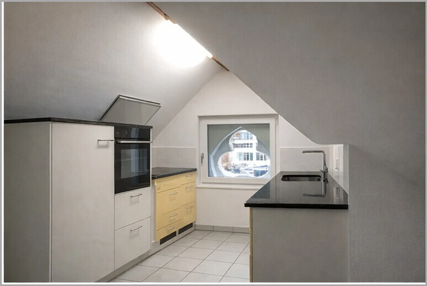 Charming 2.5-Room Penthouse - Photo 2 of 7