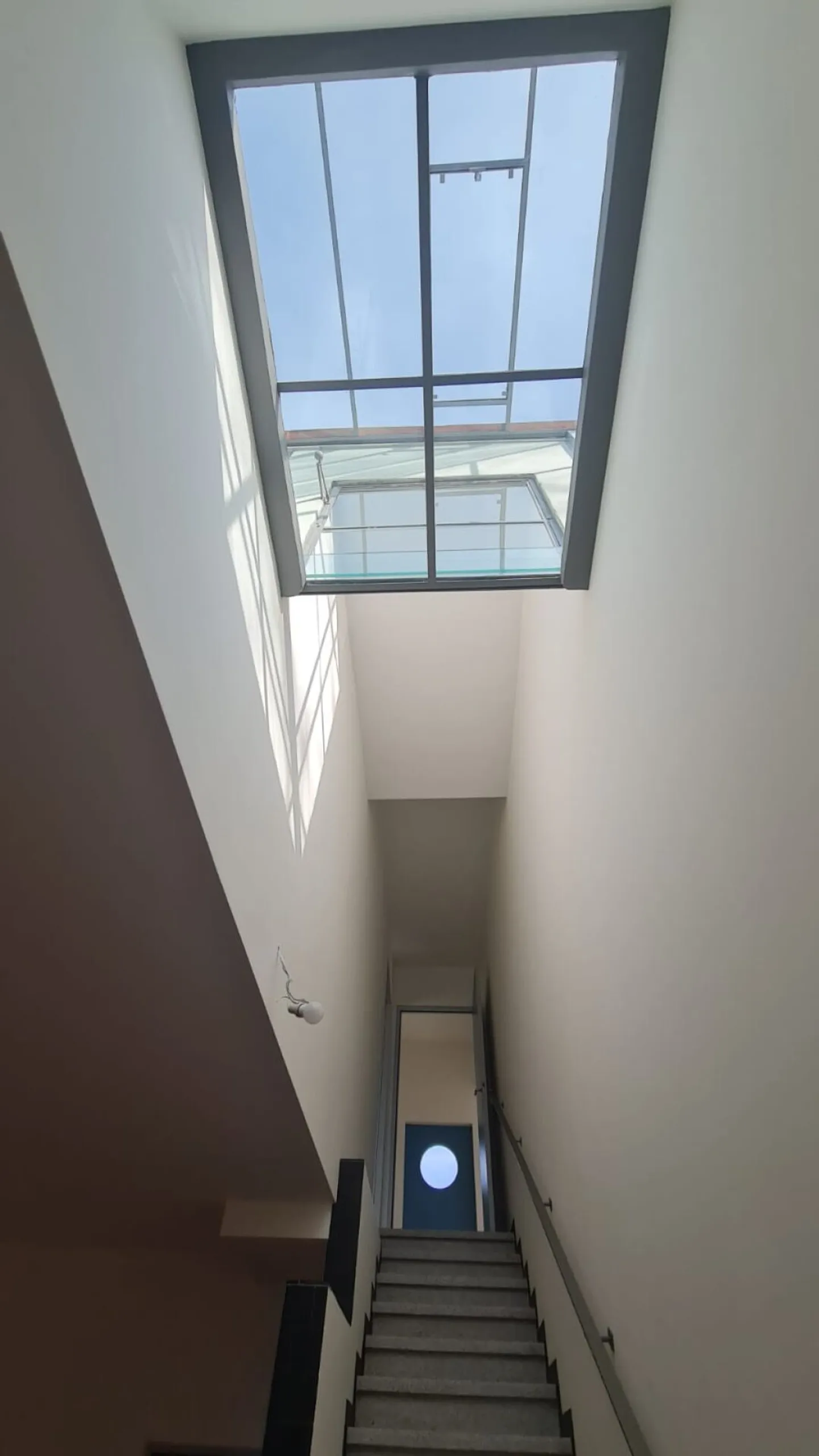 Architektonische Villa mit Garten - Foto 9 von 13