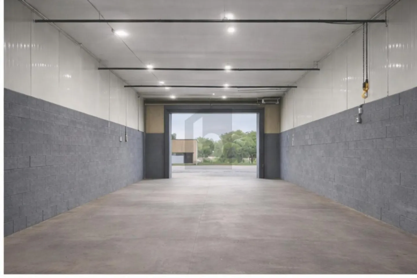 DEPOSIT / WAREHOUSE - STRATEGIC LOCATION - Photo 3 of 4