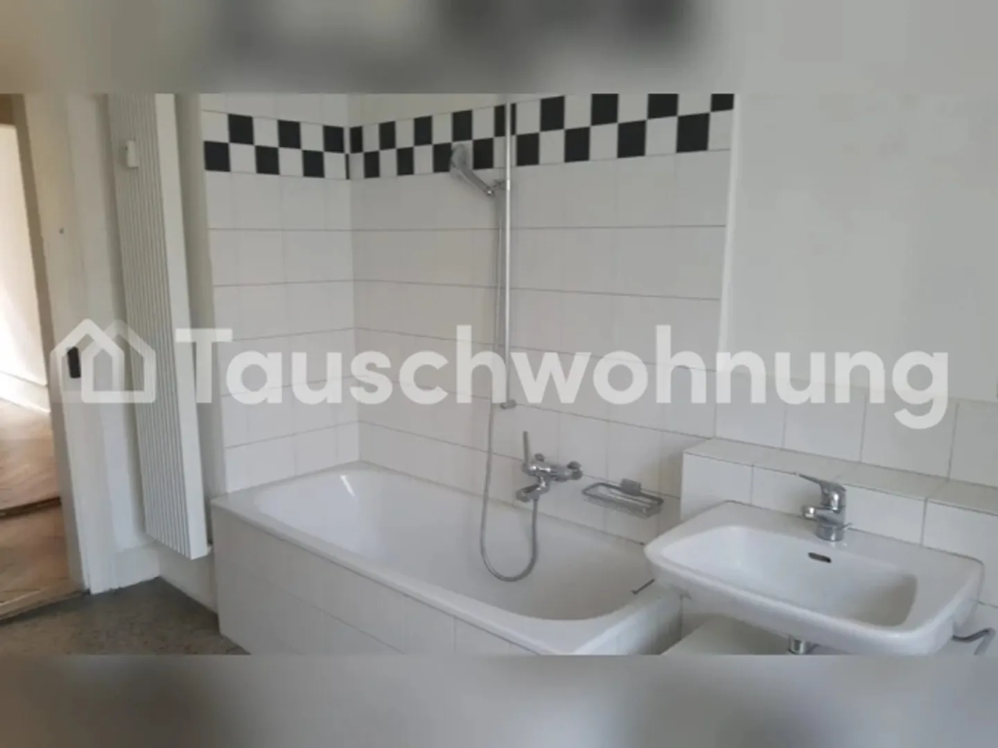 Offro un bel appartamento d'epoca con balcone - Foto 3 di 7