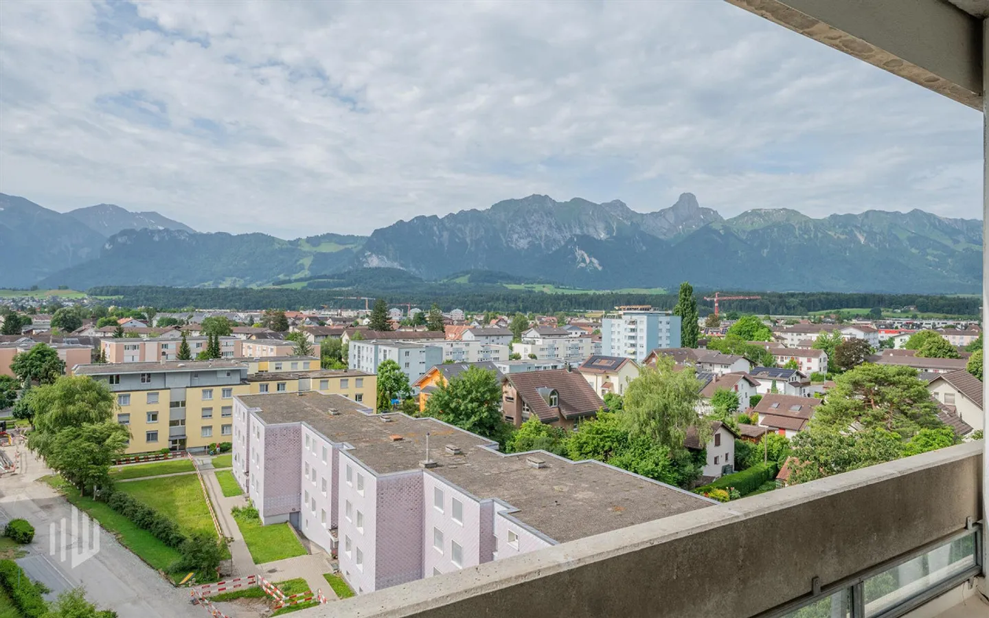 Charmante Wohnung mit atemberaubender Aussicht - Foto 3 von 8