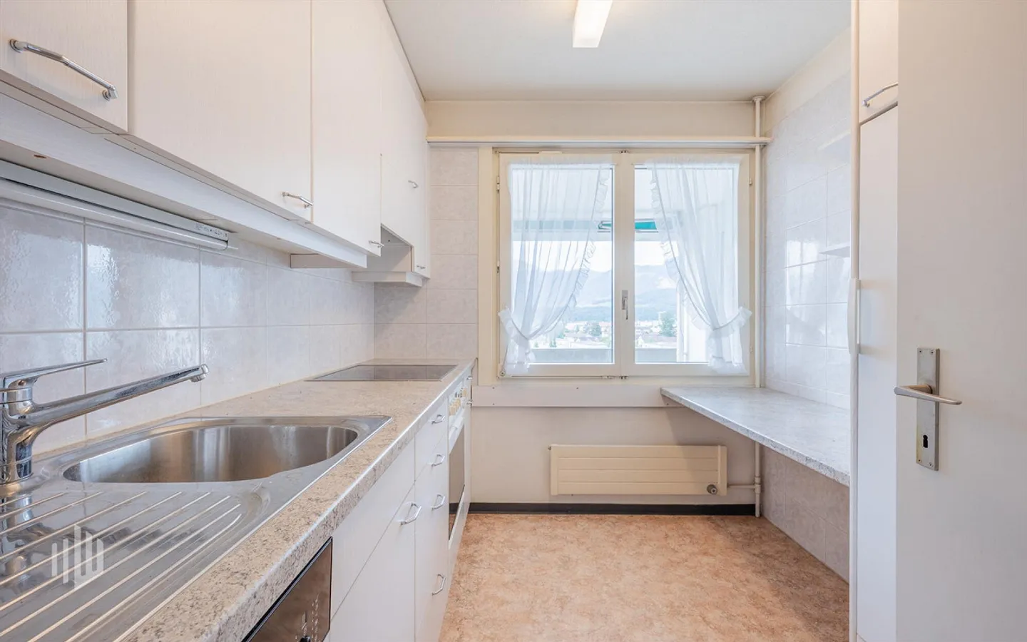 Charmante Wohnung mit atemberaubender Aussicht - Foto 4 von 8