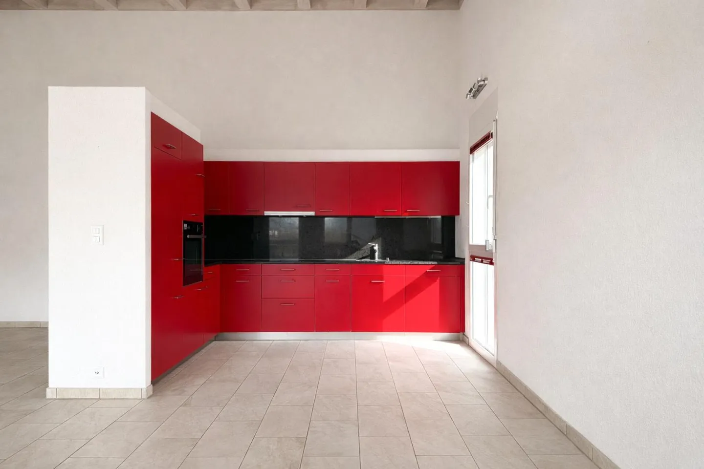 Modernes 5,5-Zimmer-Apartment mit großer Terrasse und atemberaubendem Blick auf die Schlösser - Foto 4 von 10