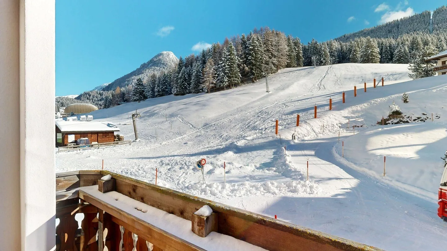 Luminoso appartamento di 4,5 stanze in una posizione eccellente - Foto 2 di 12