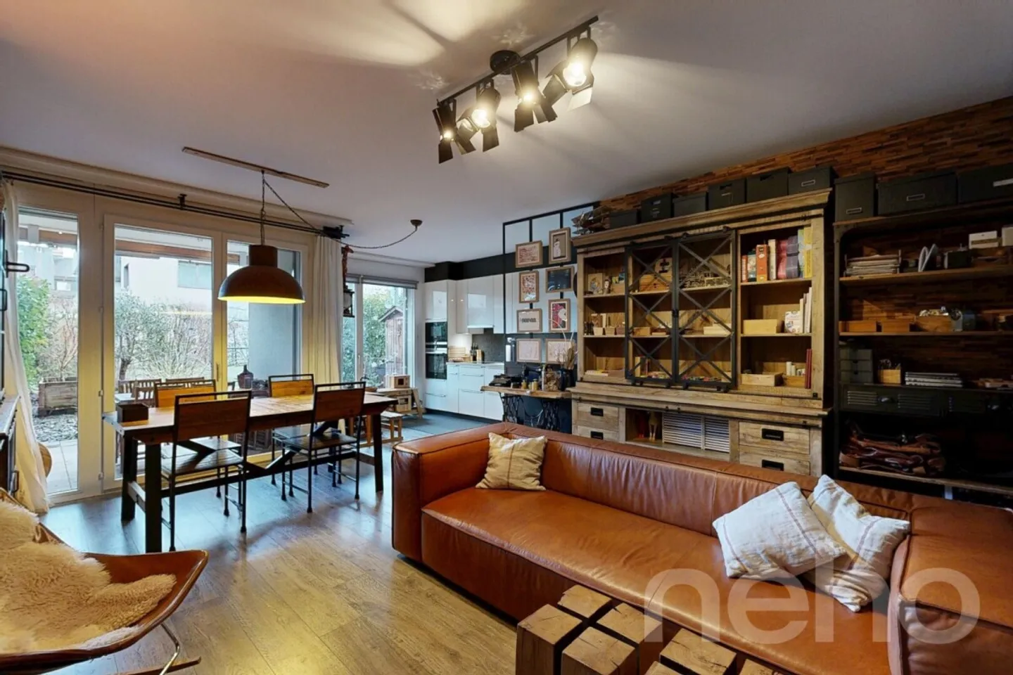 Charming Apartment with Garden - Photo 2 of 11
