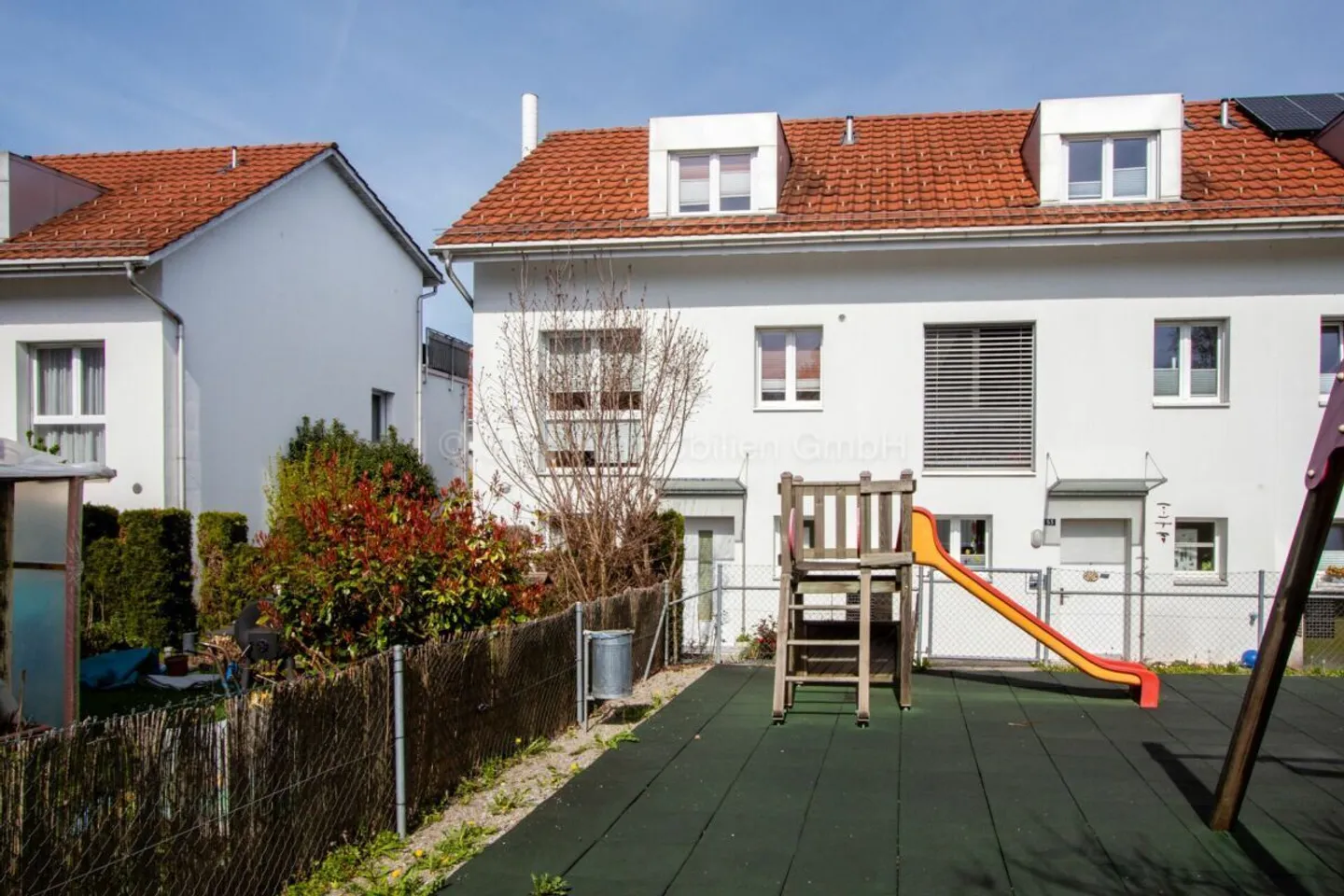 Maison de coin lumineuse de 5,5 pièces dans un emplacement adapté aux enfants - Photo 24 sur 25