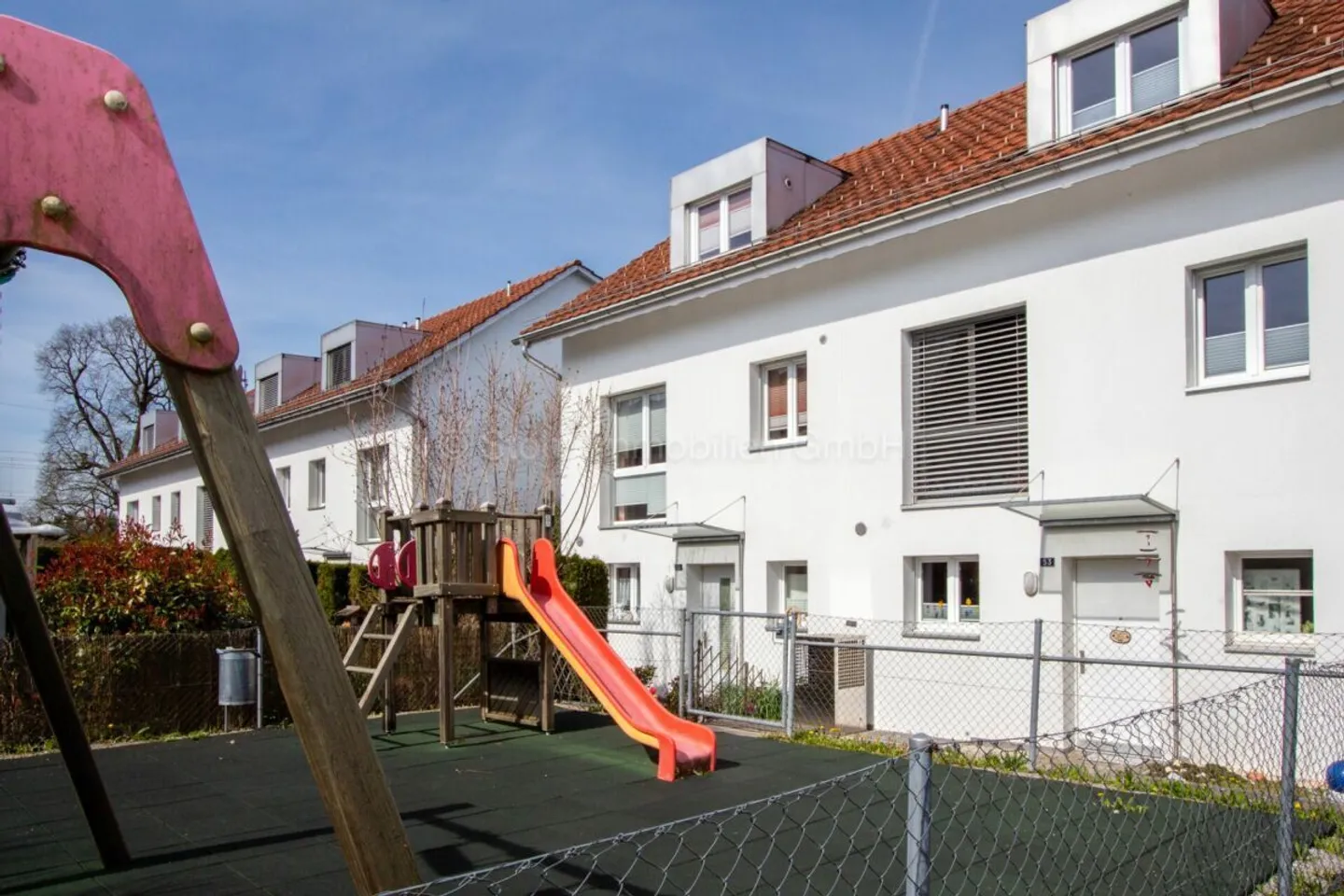 Maison de coin lumineuse de 5,5 pièces dans un emplacement adapté aux enfants - Photo 25 sur 25