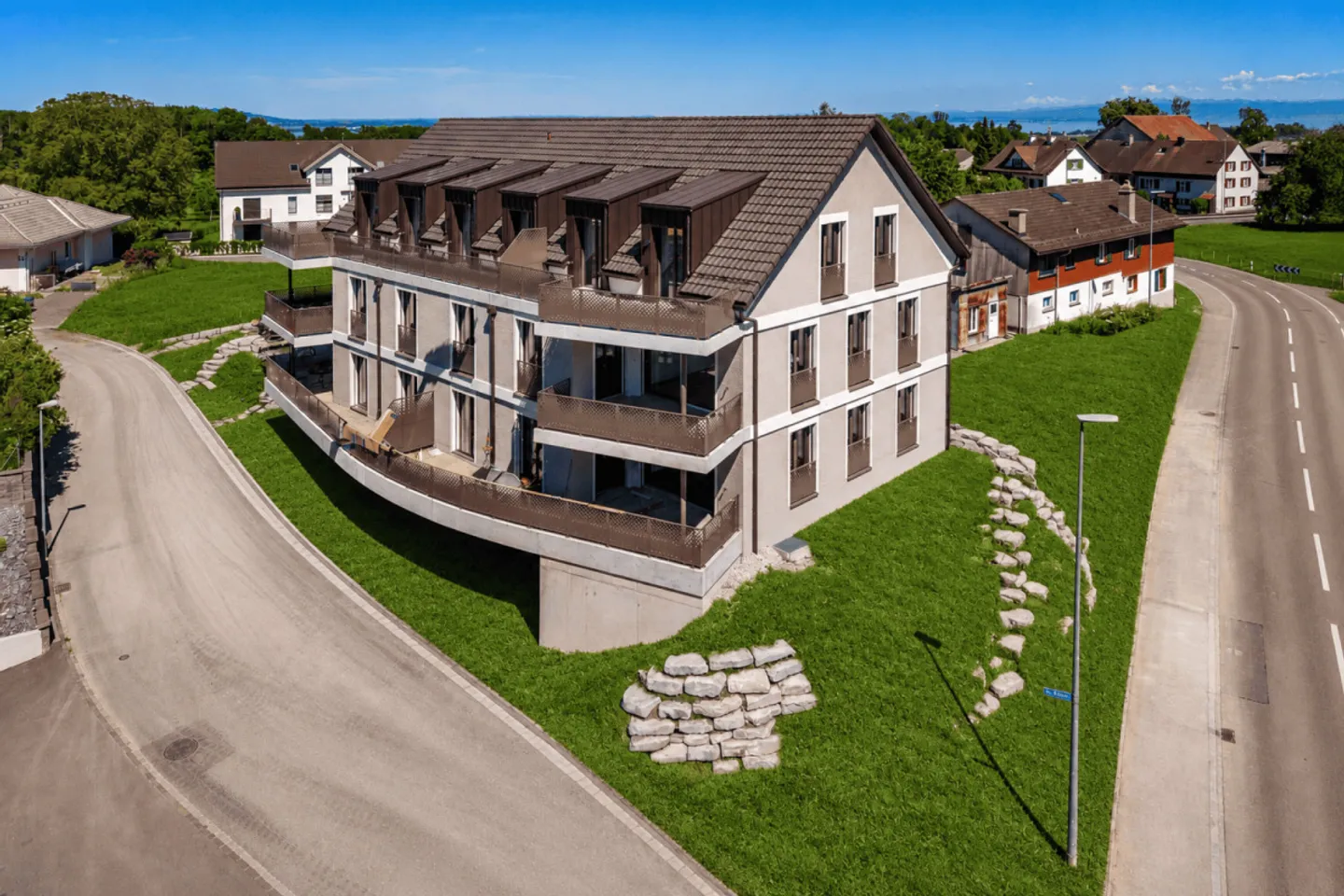 NOUVEAU : Penthouse avec 4,5 pièces et vue sur la verdure - Photo 10 sur 11
