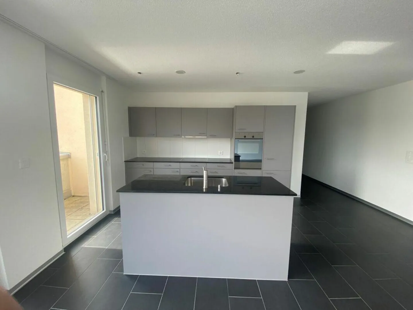 Appartement penthouse lumineux dans un emplacement central à Roggwil - Photo 5 sur 16