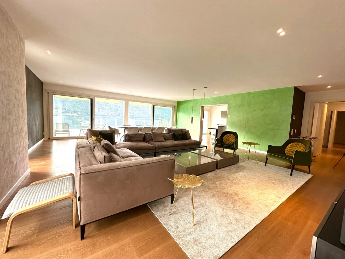 Elegant Penthouse with 4 Bedrooms and Lake View in Bissone - Photo 4 of 12