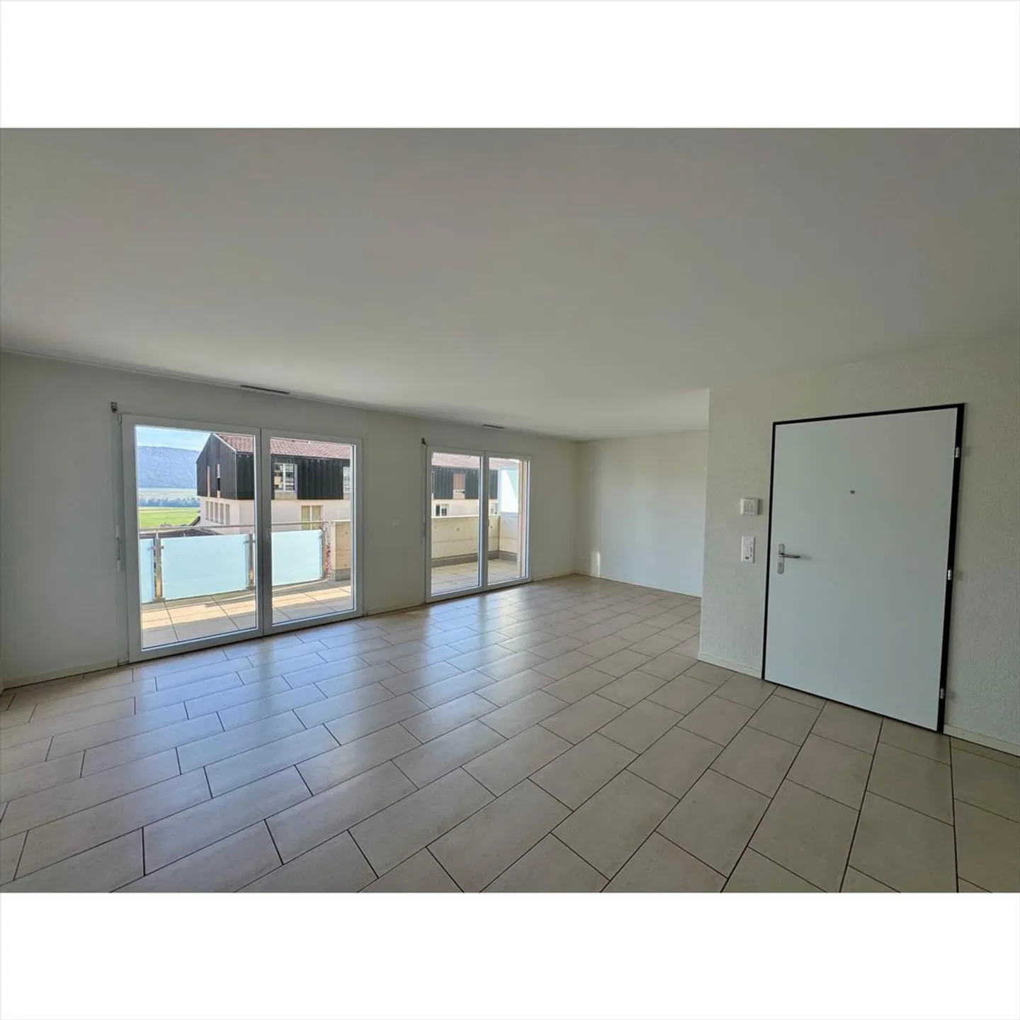 Wohnung mit 3.5 Zimmern und Balkon - Foto 2 von 9