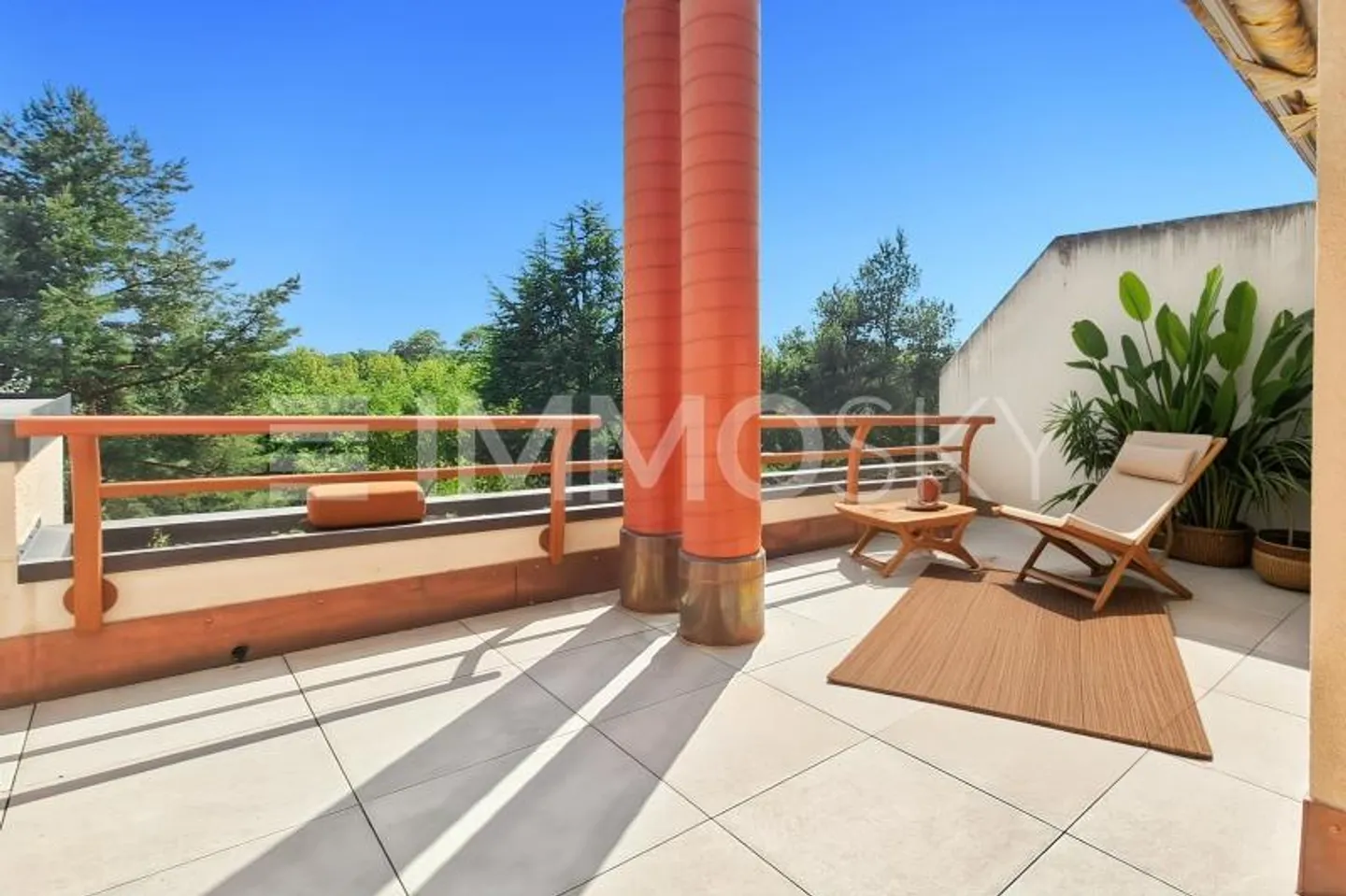 Magnificent triplex with 6.5 rooms ideally located in Nyon - Photo 2 of 5