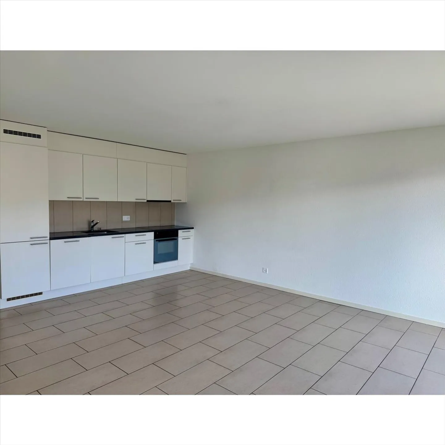 Wohnung mit 3.5 Zimmern und Balkon - Foto 3 von 9