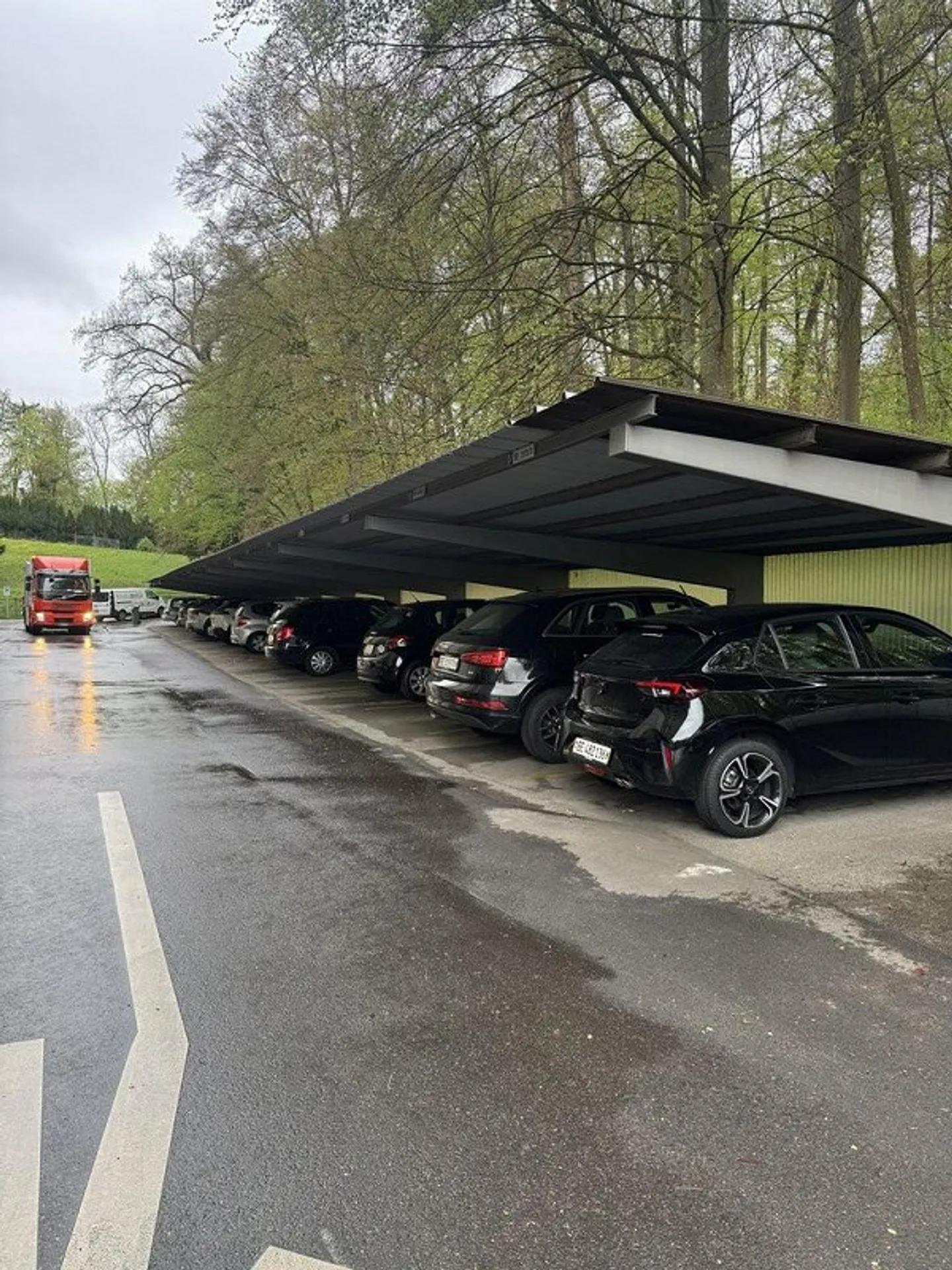 Assicurati il tuo posto auto coperto all'aperto a Muri b. Bern! - Foto 1 di 2