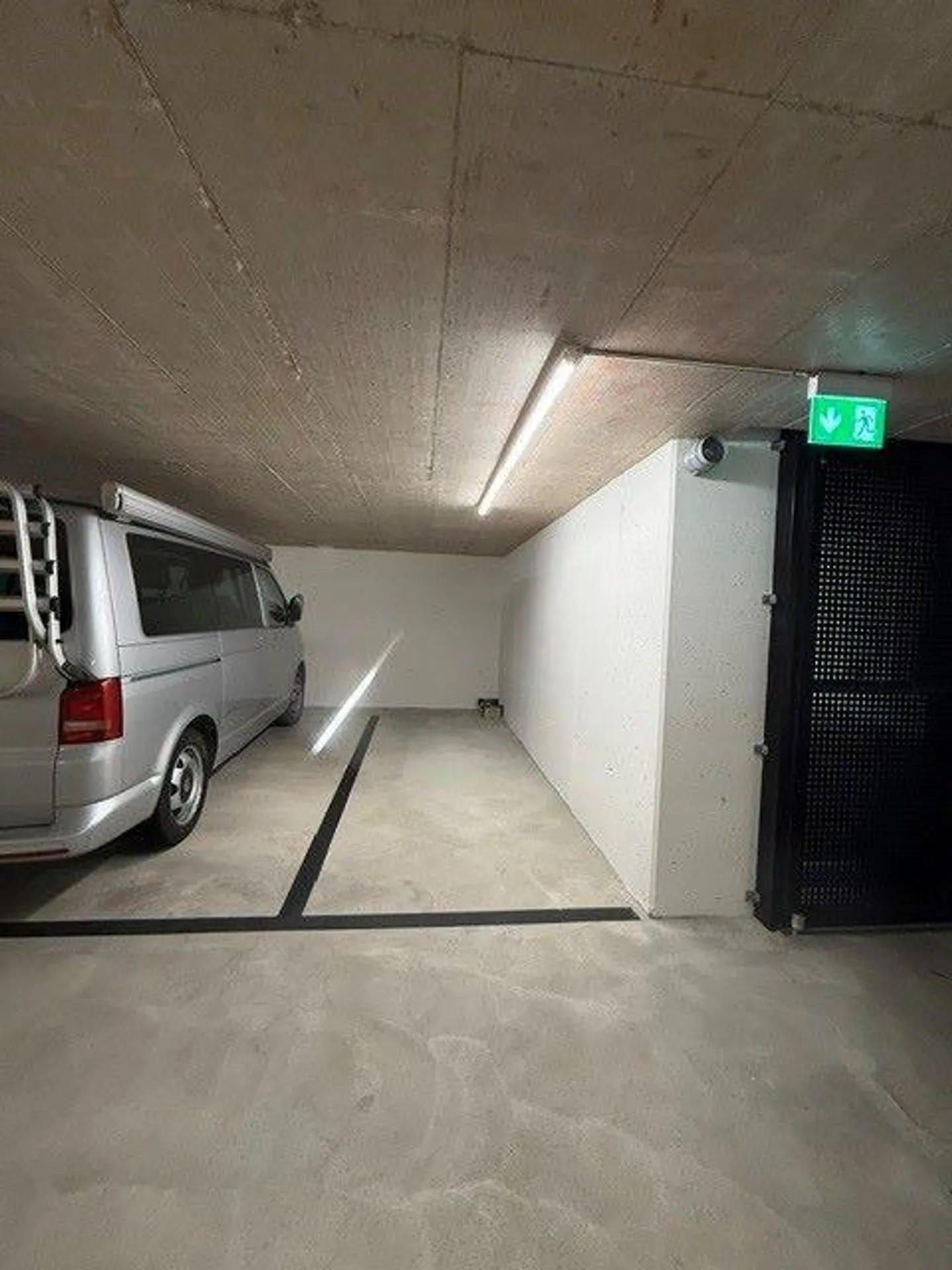 Motorcycle parking space for rent in Wollishofen - Photo 2 of 3