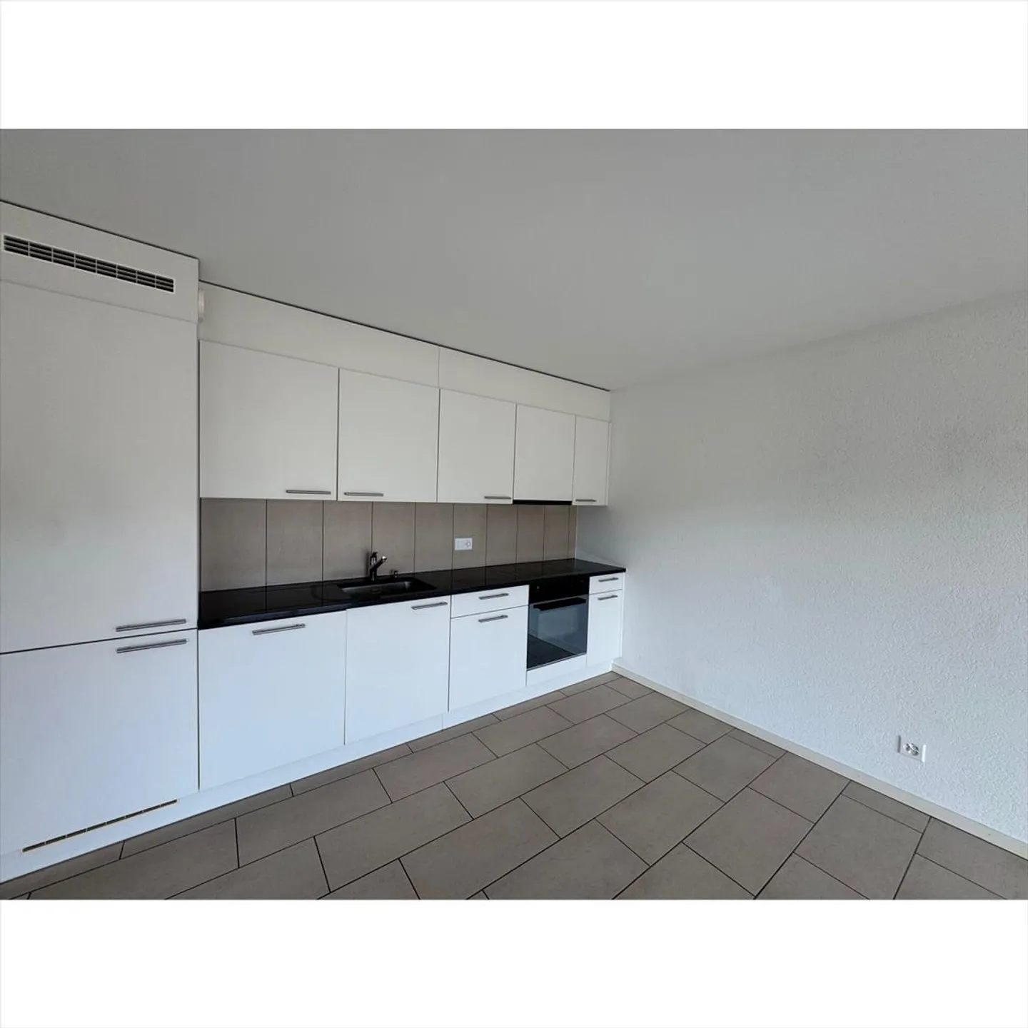 Wohnung mit 3.5 Zimmern und Balkon - Foto 4 von 9