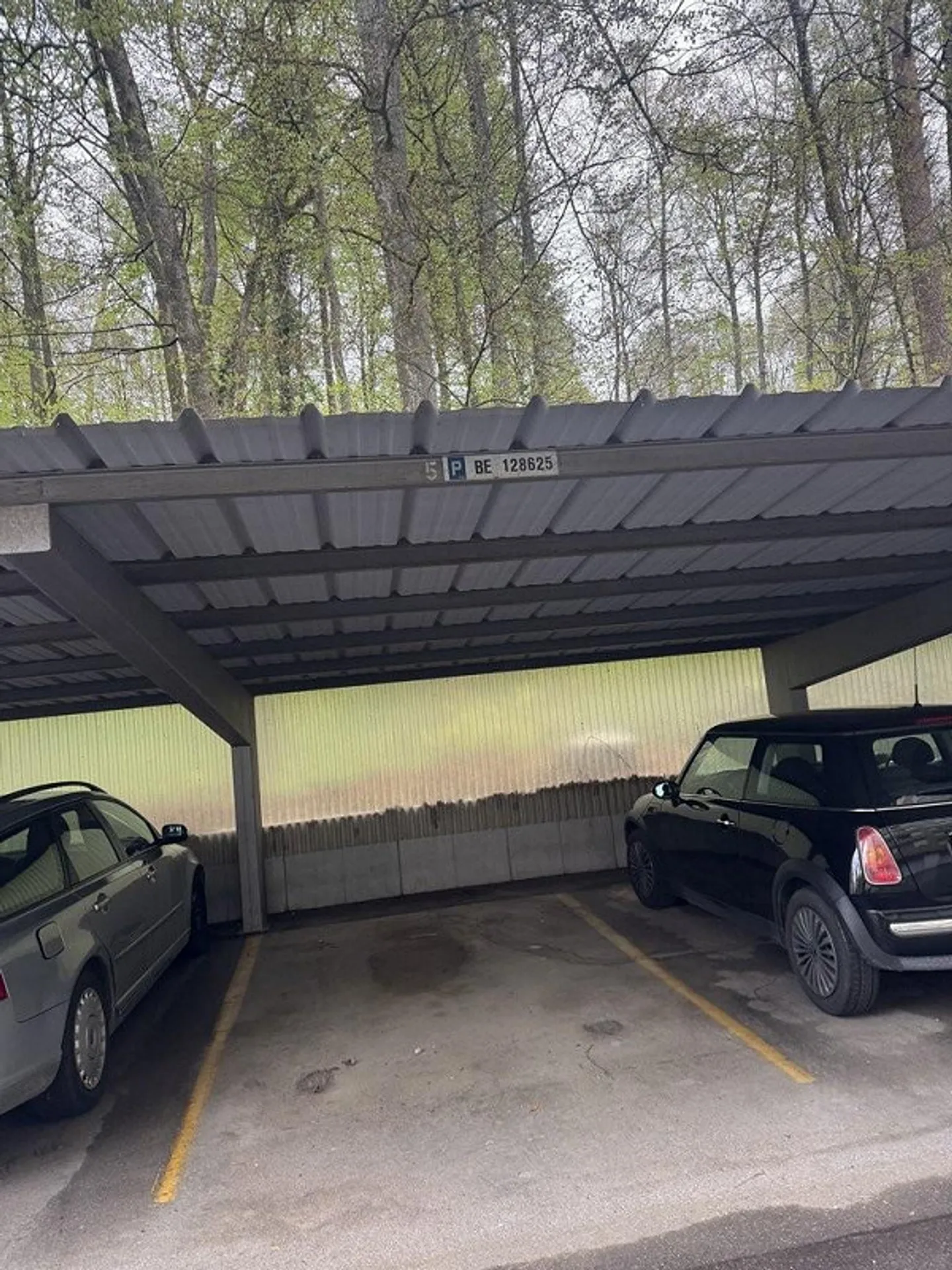 Assicurati il tuo posto auto coperto all'aperto a Muri b. Bern! - Foto 2 di 2