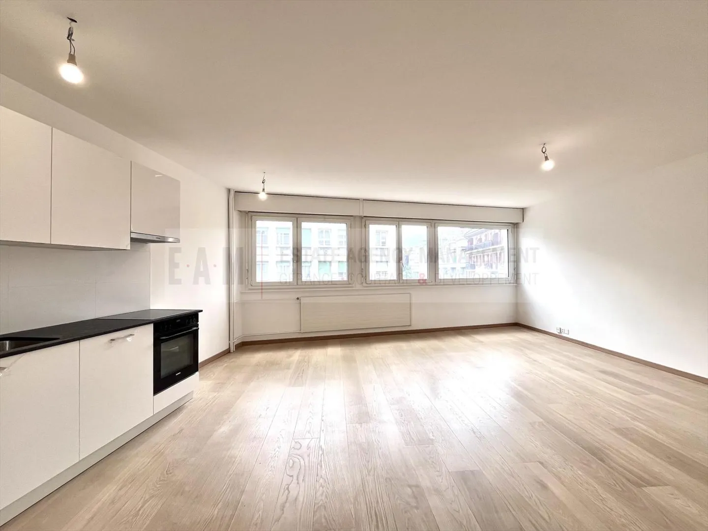 Apartment for rent - Photo 3 of 4