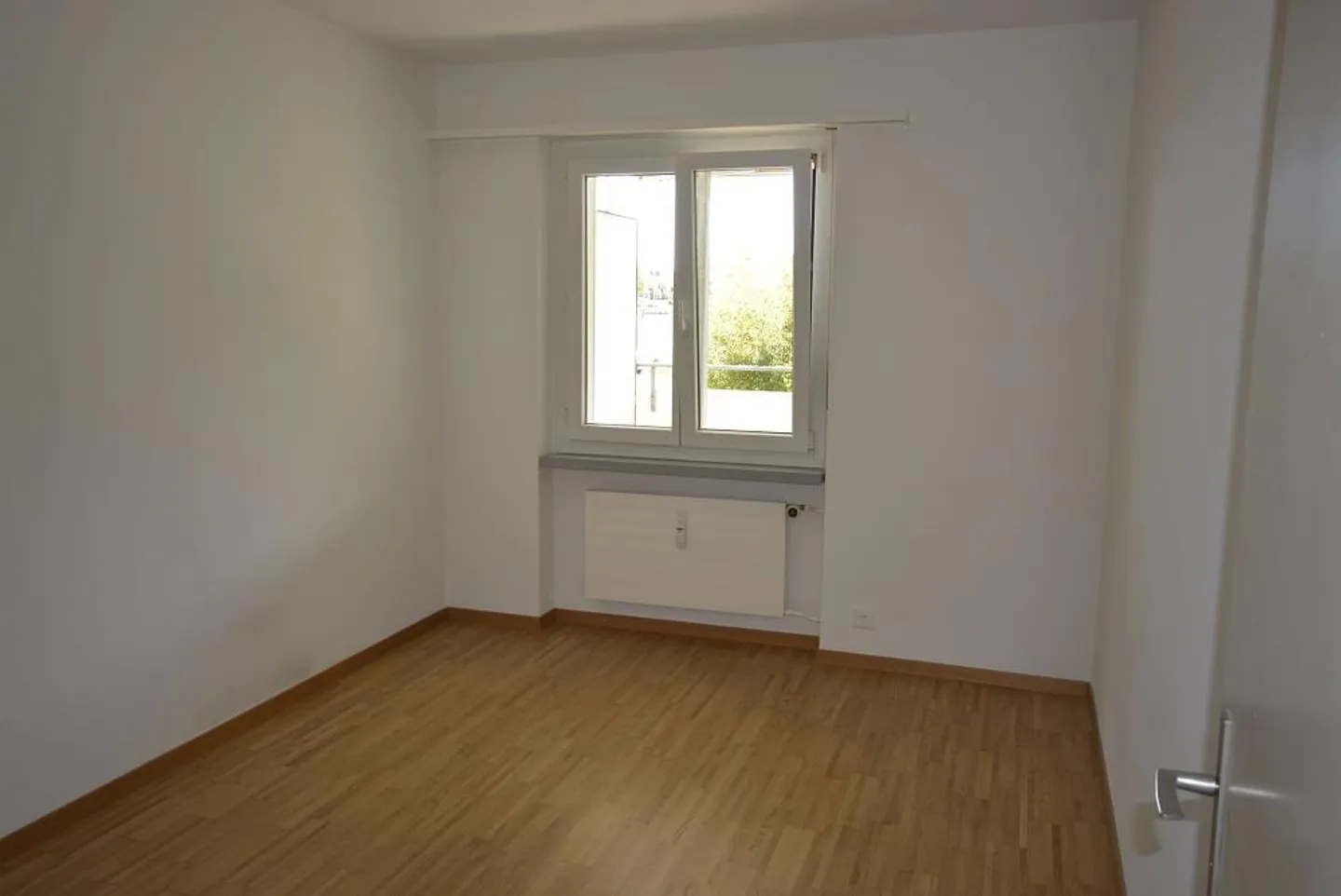 Spacious Apartment - Photo 4 of 11