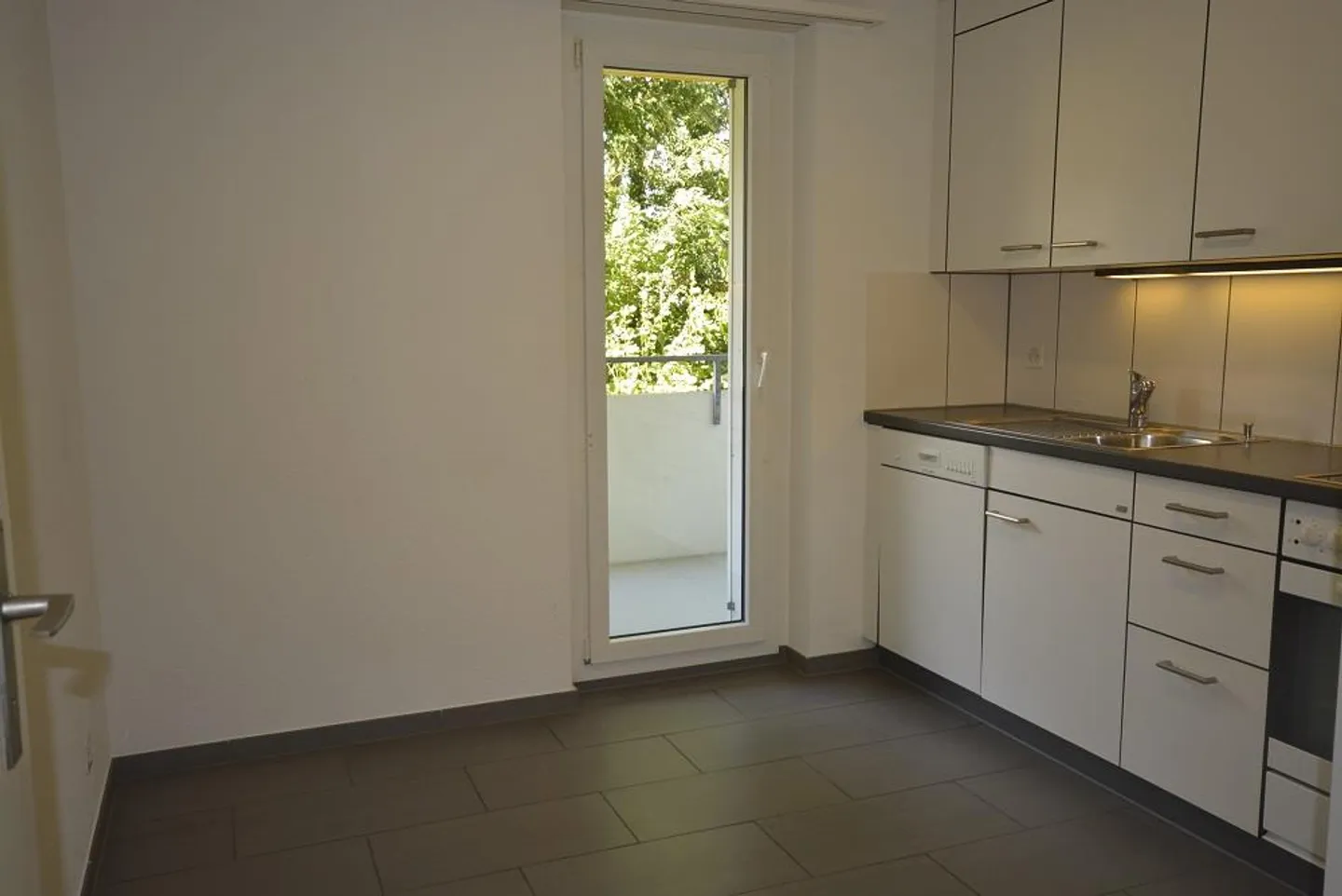 Spacious Apartment - Photo 1 of 11