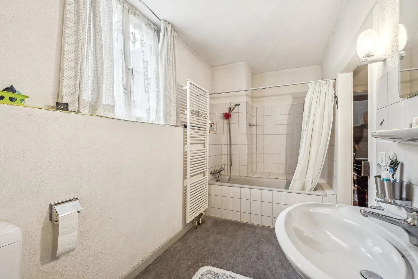Charming Duplex in Historic Area - Photo 6 of 11