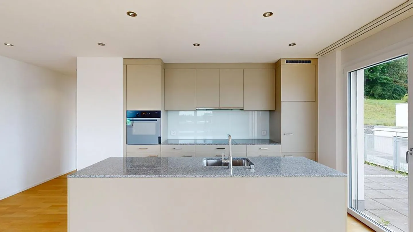 Charmante, lumineuse appartement en attique avec grande terrasse - Photo 2 sur 12