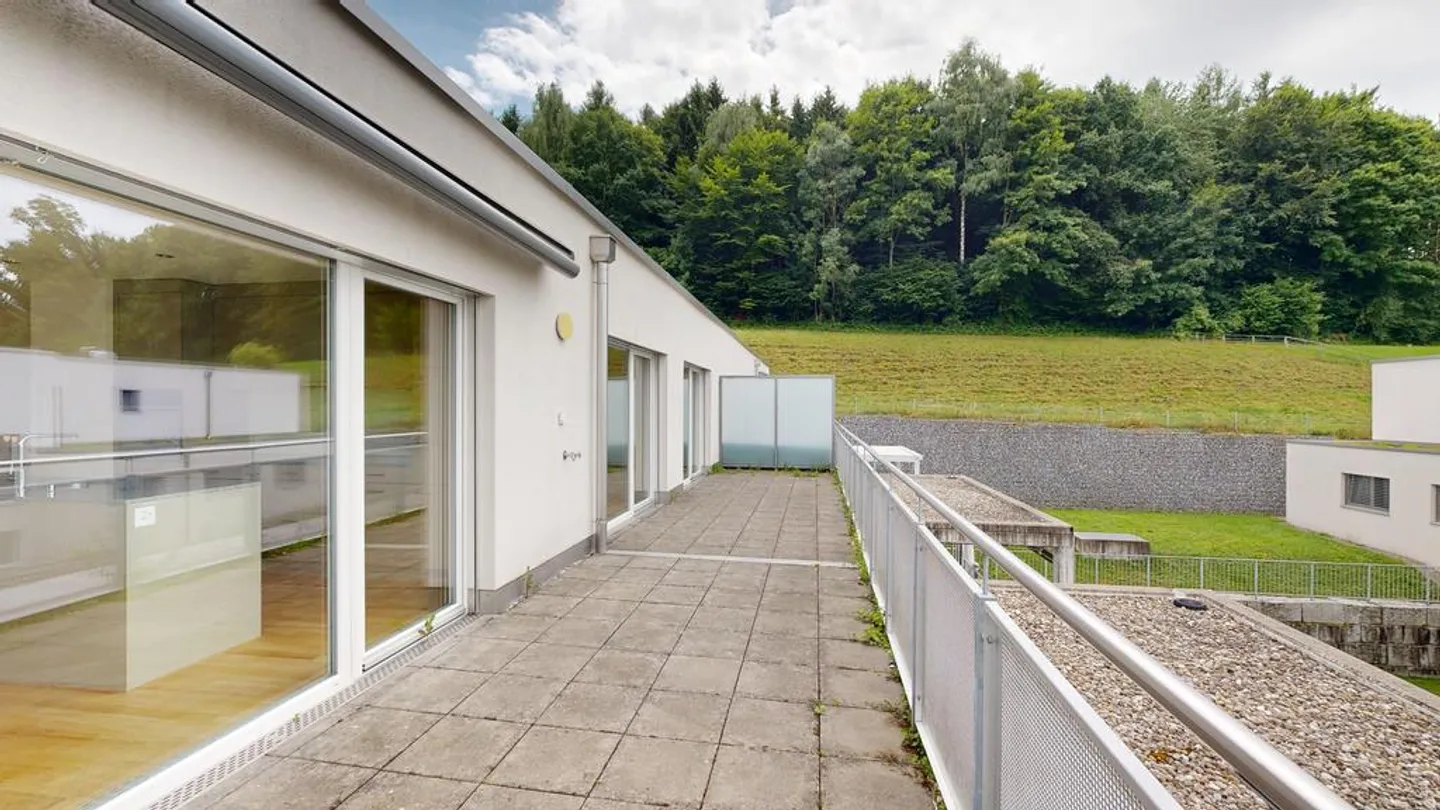 Charmante, lumineuse appartement en attique avec grande terrasse - Photo 10 sur 12